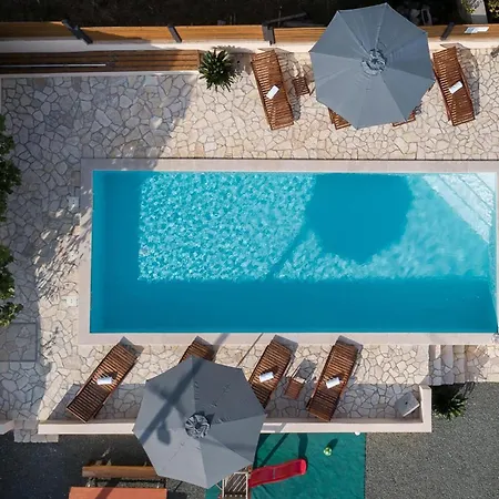 Gorgeous In With Swimming Pool