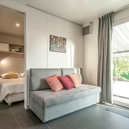 Appartement Gorgeous In With Swimming Pool Donji Zagon