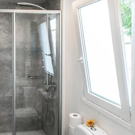 Gorgeous In With Swimming Pool Appartement